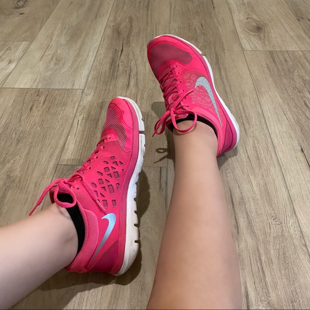 Nike pink shoes